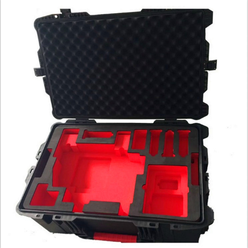 EVA雕刻加工，采用的是精雕機雕刻成型，EVA制品具有3D立體效果，一體成型，常用于電子產(chǎn)品，電器產(chǎn)品EVA內襯包裝，EVA內托，背膠模切沖型用于各種產(chǎn)品的防震。而雕刻EVA主要應用在空調制冷配套件、冷庫保溫材料、機器設備密封緩沖件、熱定型件，各種精密儀器、醫(yī)療刀具、量具包裝內襯、還可附加各種植絨等產(chǎn)品。從某種意義上講，雕刻EVA的最終目的是服務于產(chǎn)品的，為了讓產(chǎn)品不受到磨損，便于攜帶，便于運輸，便于存放。